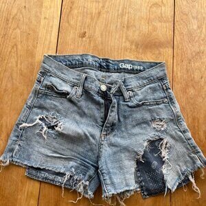 Gap 1969 distressed jean shorts - size 25